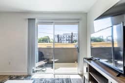 Fully furnished 3 Bedroom Apartment on Poinsettia Place - Image 4