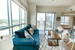 Charlotte Uptown Fully Furnished Apartments - Image 4