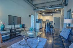 1BR Apartment Walking Distance to FOX Theatre - Image 4