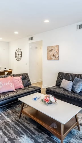 Fully furnished 3 Bedroom Apartment on Poinsettia Place