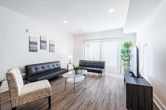 2BR Fully furnished Apartment on Hawthorn Ave Hollywood - Image 1
