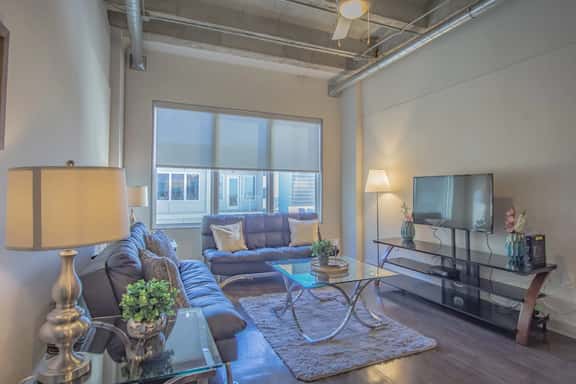 1BR Apartment Walking Distance to FOX Theatre - Image 1