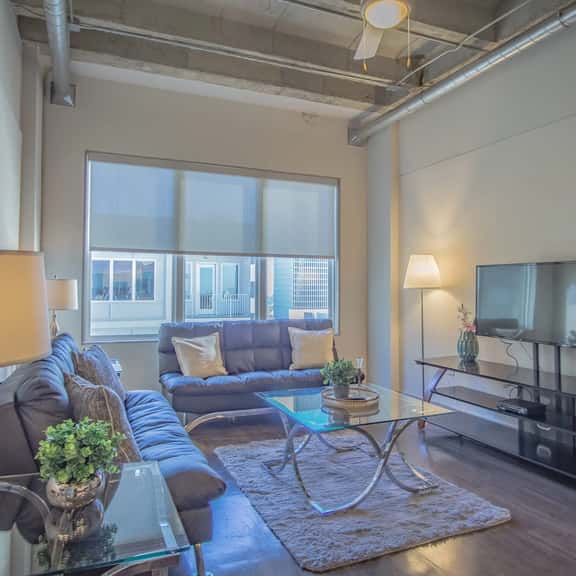 1BR Apartment Walking Distance to FOX Theatre - Image 1