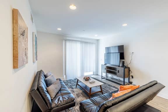 Fully furnished 3 Bedroom Apartment on Poinsettia Place - Image 3