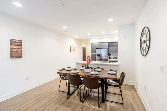 Fully furnished 3 Bedroom Apartment on Poinsettia Place - Image 5