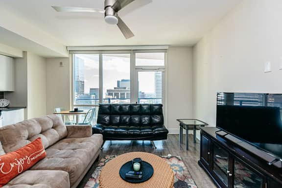 1 Bedroom apartment in Uptown Charlotte - Image 2