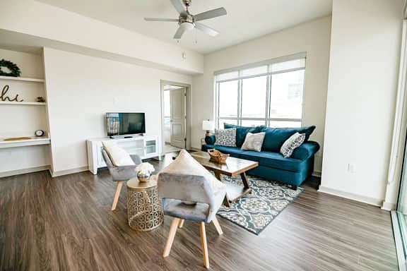 Charlotte Uptown Fully Furnished Apartments - Image 3