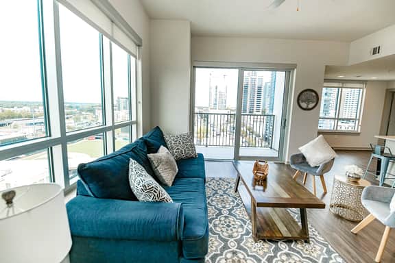 Charlotte Uptown Fully Furnished Apartments - Image 4