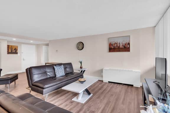 Furnished Apartment in Crystal City near Pentagon - Image 2
