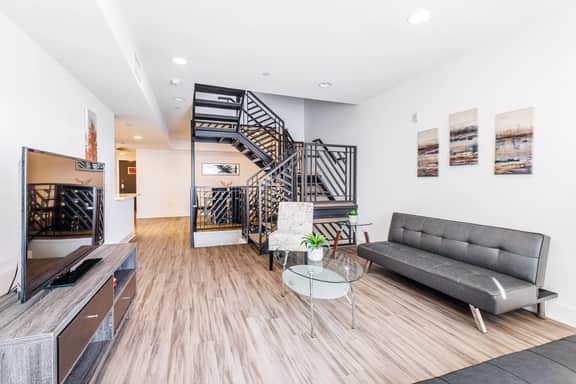 2BR Fully furnished Apartment on Hawthorn Ave Hollywood - Image 3