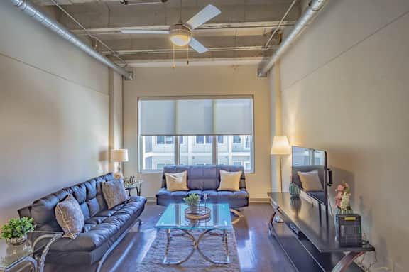 1BR Apartment Walking Distance to FOX Theatre - Image 3